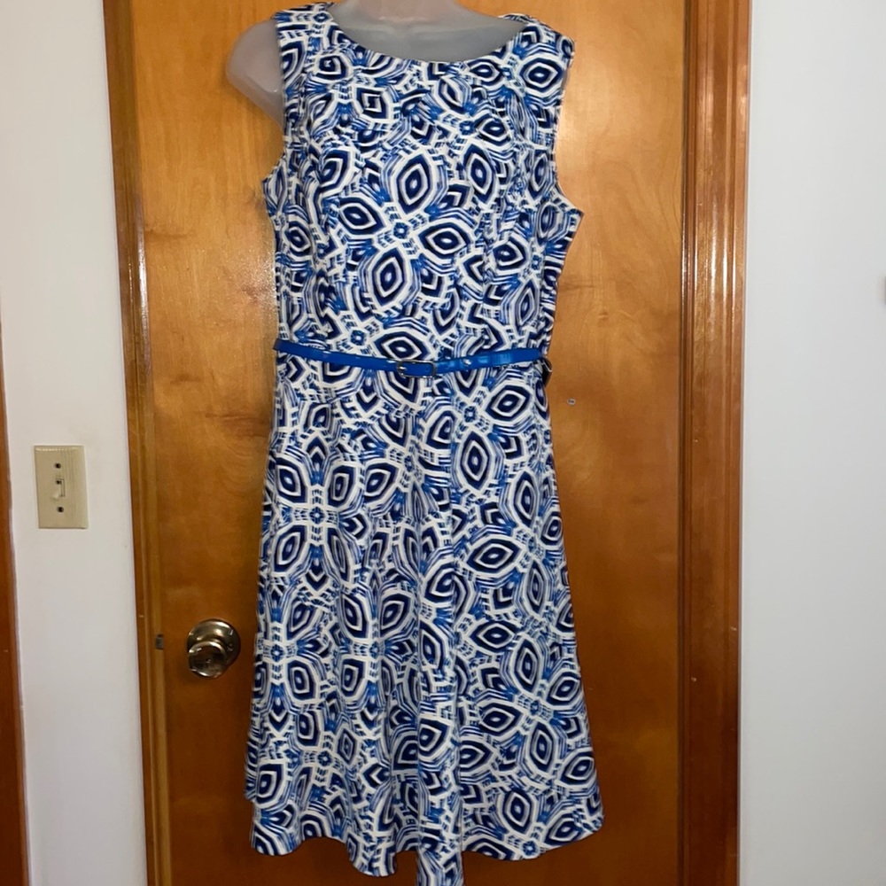 Blue and white printed sleeveless dress with blue belt
